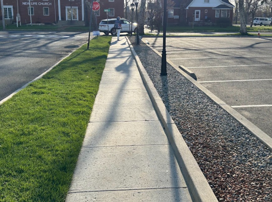 pressure washing commercial sidewalk after